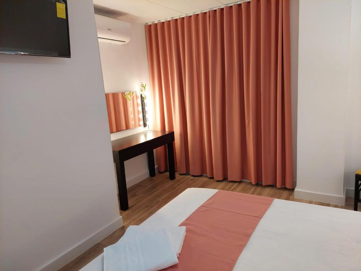 Hostal Garden Rous Paiporta Экстерьер фото